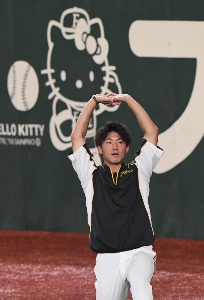 調整する伊藤将＝東京ドーム（撮影・金田祐二）