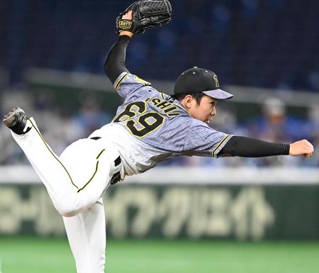 　７回、好リリーフを見せる石井大（撮影・飯室逸平）