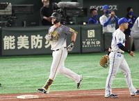 　４回、三ゴロ併殺打に倒れるサンズ（撮影・金田祐二）