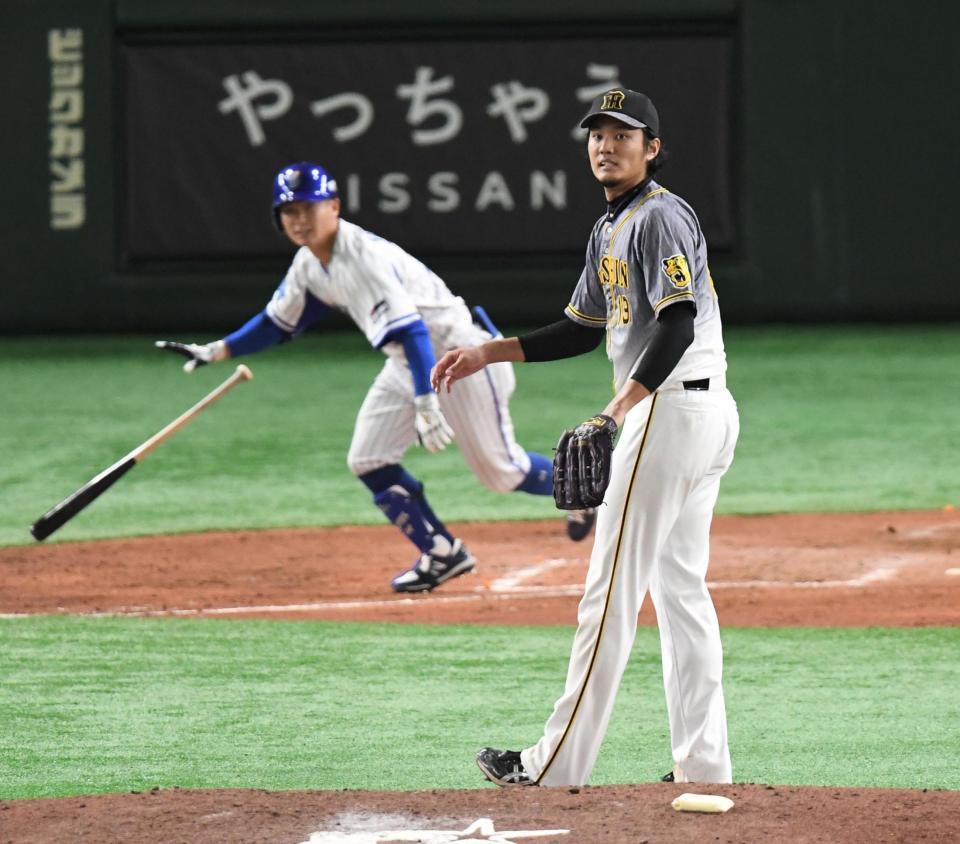 　５回、柴田に勝ち越し２点二塁打を浴びる藤浪（撮影・金田祐二）