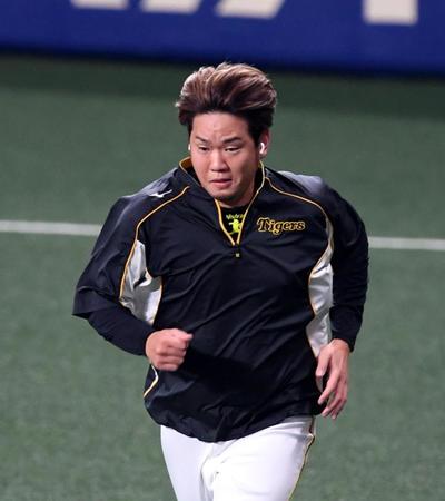 　ダッシュする西勇（撮影・山口登）