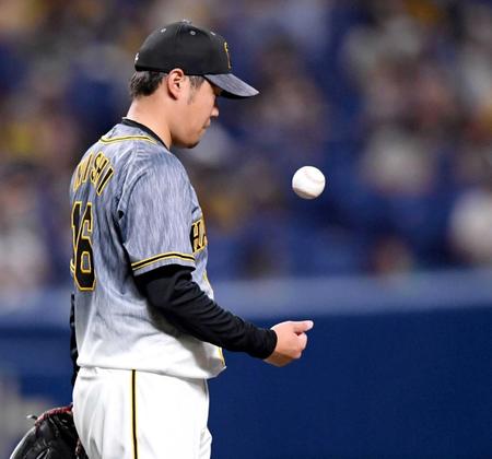 　２回、味方の失策、適時打で一挙５点をを奪われた西勇