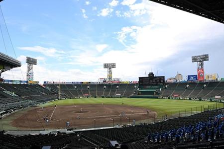 　晴天の中、行われる全国高校野球選手権大会７日目