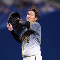 　２０日の中日戦、一挙５点を奪われた西勇（撮影・田中太一）