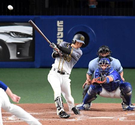 　４回、右前適時打を放つ島田