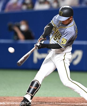 　４回、代打で右前タイムリーを放つ島田