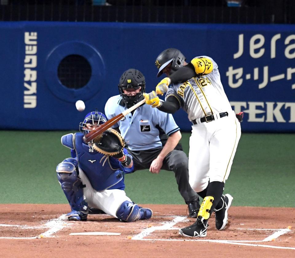 　２回、ロハスは先制ソロを放つ