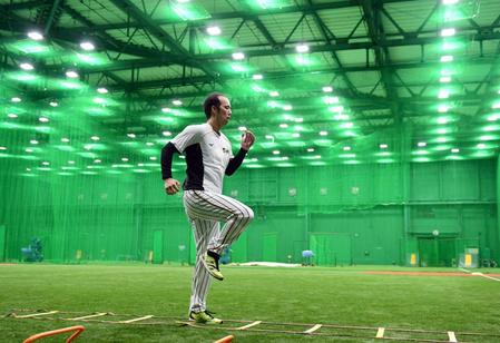 トレーニングに励む青柳（撮影・山口登）