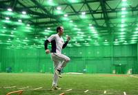 トレーニングに励む青柳（撮影・山口登）