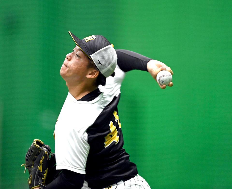 　キャッチボールする村上