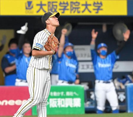 ２回、大貫に先制２点打を打たれ悔しがる伊藤将（撮影・高部洋祐）