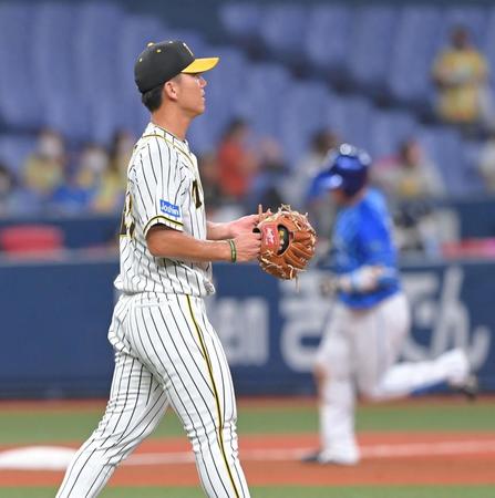 ３回、ＤｅＮＡ・牧秀悟（右）に３ランを浴びる阪神・伊藤将司＝京セラドーム（撮影・高部洋祐）