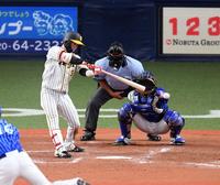 ３回、阪神・中野は左前に適時打を放つ＝京セラドーム大阪（撮影・山口登）