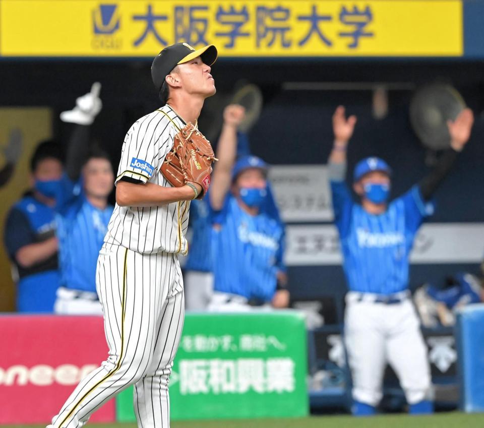 ２回、大貫に先制２点打を打たれ悔しがる伊藤将（撮影・高部洋祐）