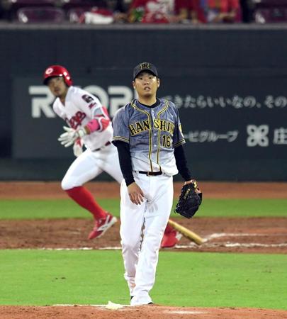 ４回、西勇は菊池涼に勝ち越し適時二塁打を許す（撮影・山口登）