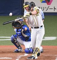 　３回、２０号２ランを放つサンズ