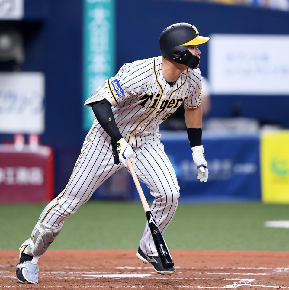 　３回、佐藤輝は中犠飛を放つ