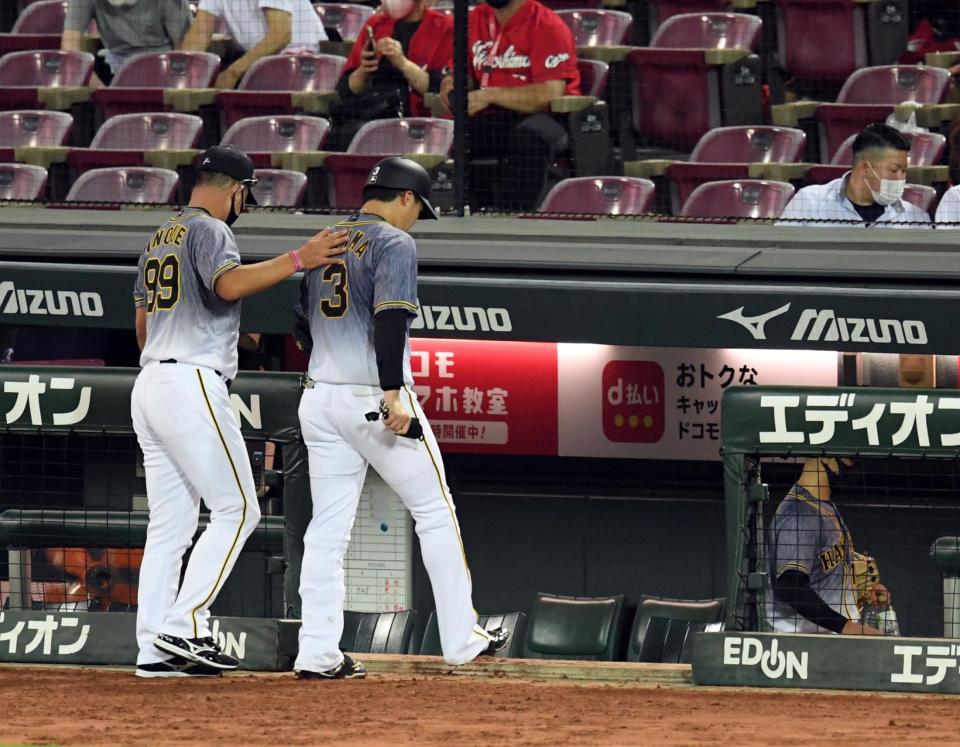 試合終了し、再三のチャンスで凡退した大山はガックリベンチに戻る（撮影・山口登）