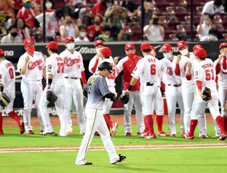 　９回、一打同点の好機に、三ゴロに倒れた大山（撮影・山口登）