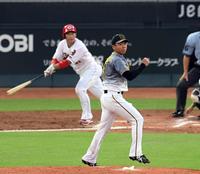 　１回広島１死一・二塁、阪神・村上は広島・坂倉に適時二塁打を許す＝マツダスタジアム（撮影・山口登）