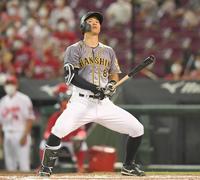 　６回、見逃し三振に倒れる佐藤輝