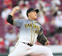 先発し、投げ込む秋山（撮影・田中太一）