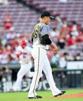 １回、秋山は坂倉にソロを許す（撮影・山口登）