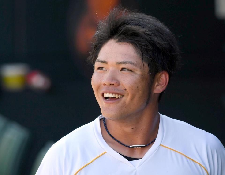 １軍に合流し、即スタメンの阪神・小野寺暖＝マツダスタジアム（撮影・田中太一）