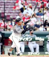 　２回、小野寺は中前打を放つ