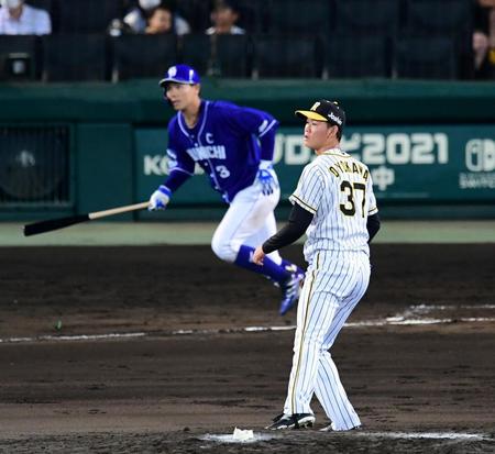 　７回、及川は高橋周に適時二塁打を許す（撮影・山口登）