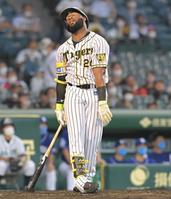 　２回、ファウルを放ち悔しがるロハス（撮影・高部洋祐）