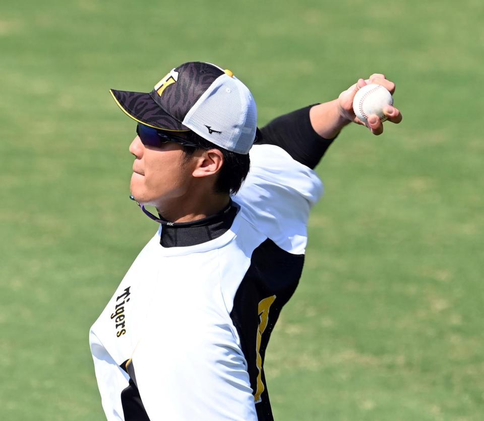 　キャッチボールをする藤浪（撮影・山口登）