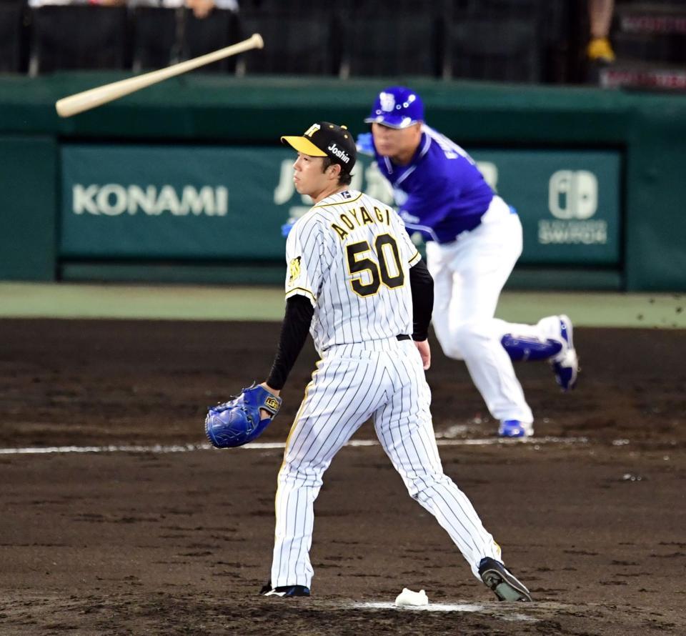 　３回、青柳は福留に右前打を許す（撮影・山口登）