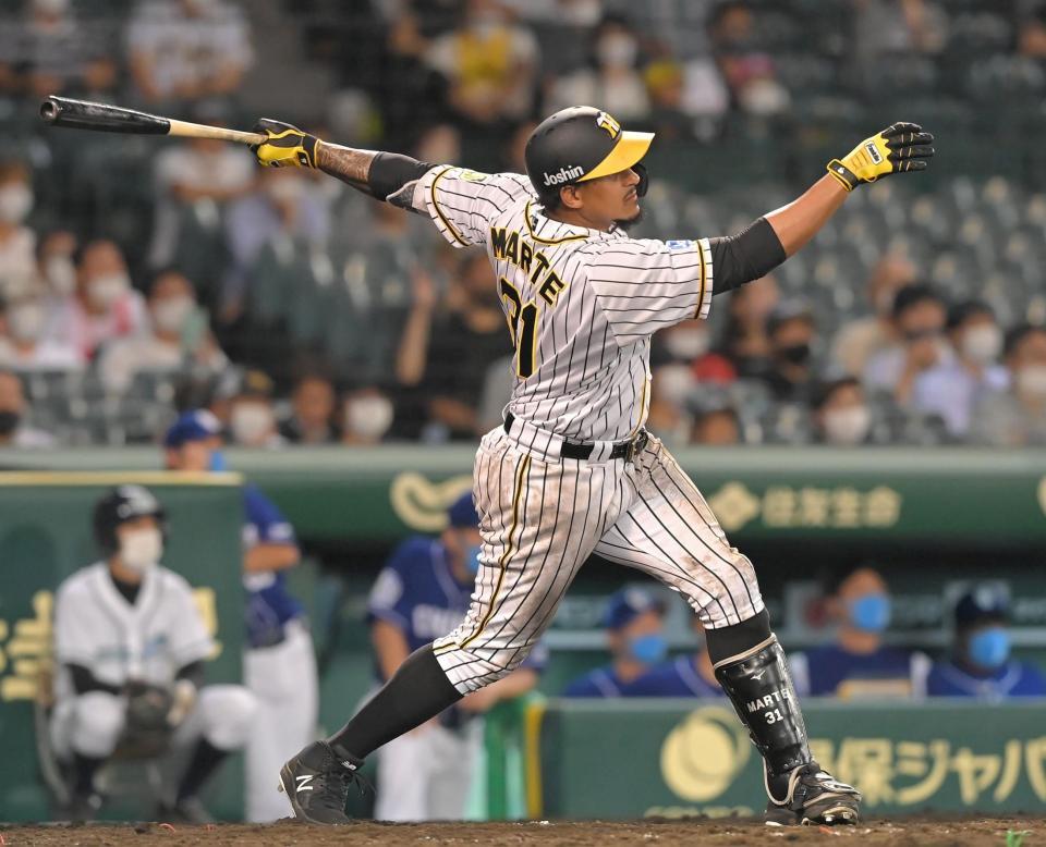 　５回、満塁で走者一掃の同点二塁打を放つマルテ（撮影・高部洋祐）