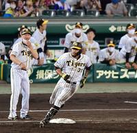 　５回、マルテは右中間に走者一掃の適時二塁打を放つ