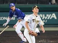 　４回、大島に先制適時打を許す伊藤将（撮影・田中太一）
