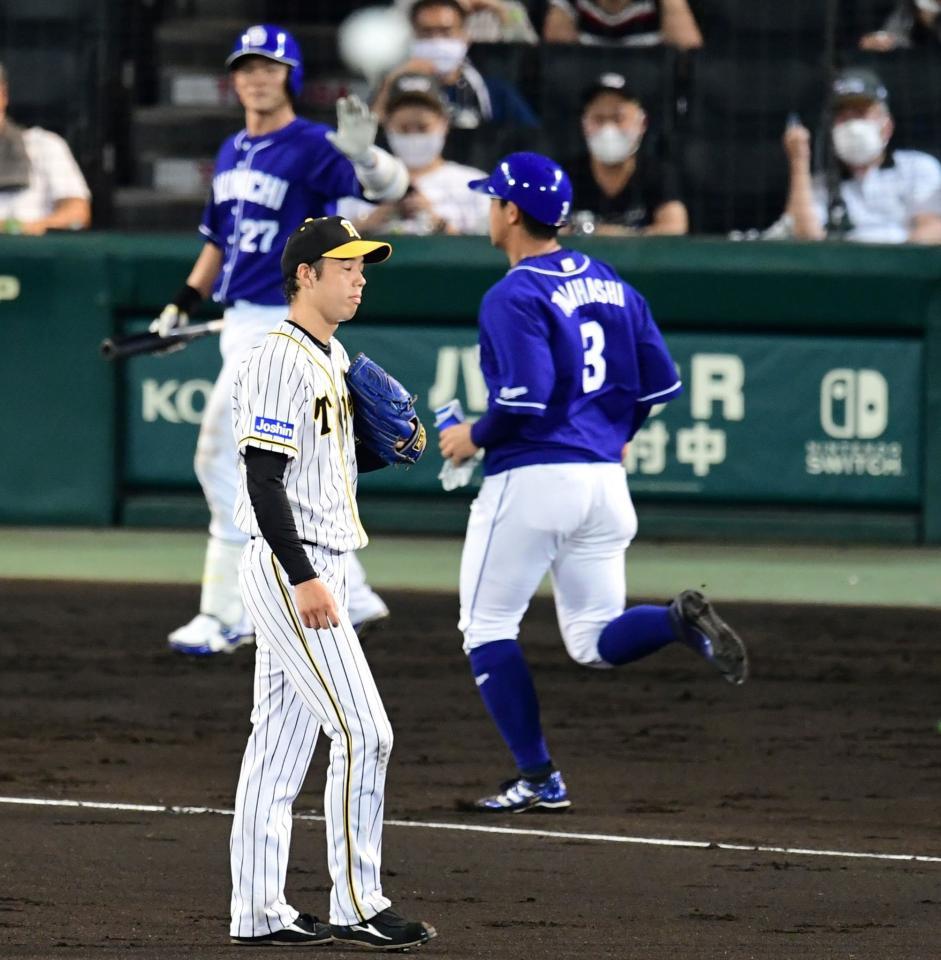 　３回、青柳は渡辺に適時打を許し失点する