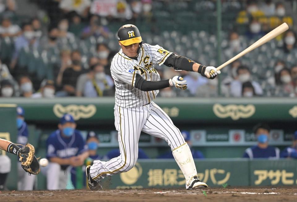 　７回、空振り三振に倒れる大山