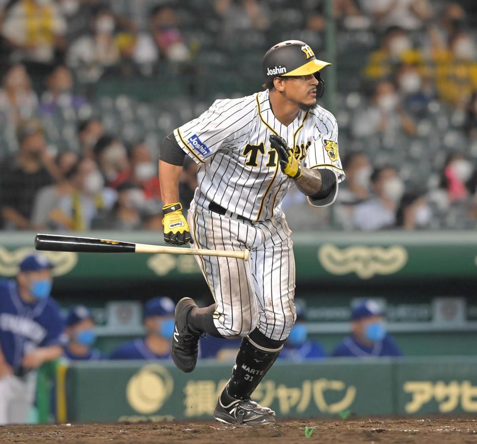 　５回、走者一掃の同点二塁打を放つマルテ