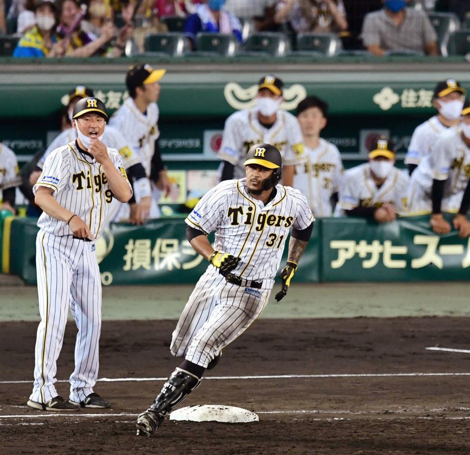 　５回、マルテは右中間に走者一掃の適時二塁打を放つ