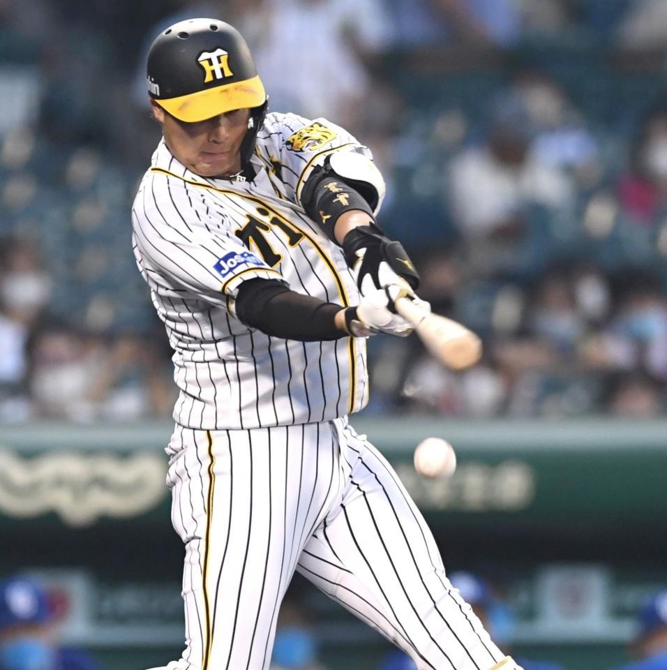 　１回、投ゴロに倒れる大山（撮影・北村雅宏）