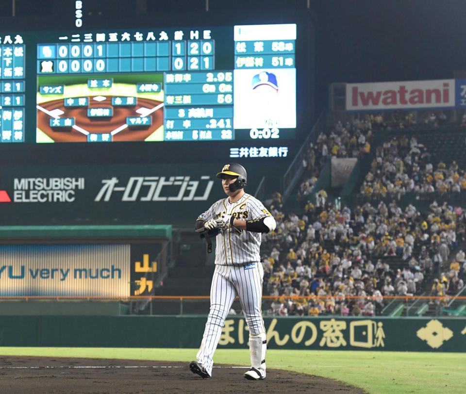 　４回、二ゴロ併殺打に倒れた大山（撮影・北村雅宏）