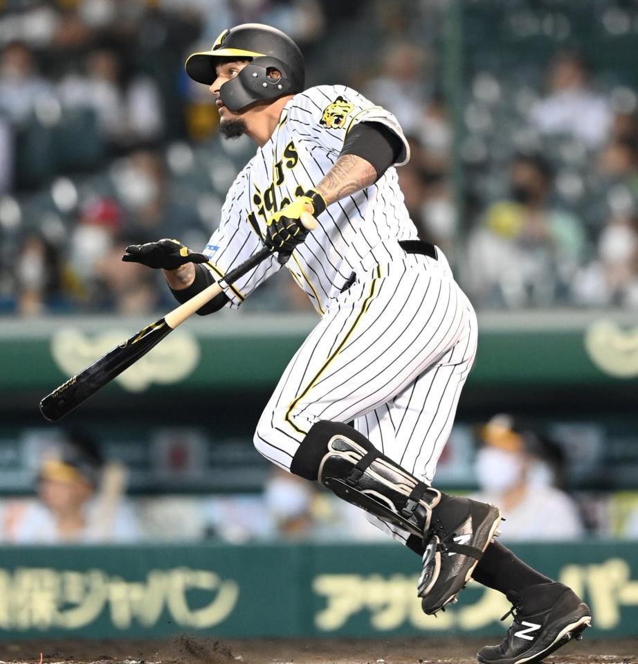 　６回、同点タイムリーを放つマルテ（撮影・飯室逸平）