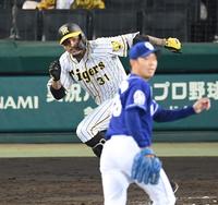 　６回、同点適時打を放つマルテ