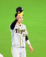 ファンの声援に応える中野＝甲子園（撮影・山口登）