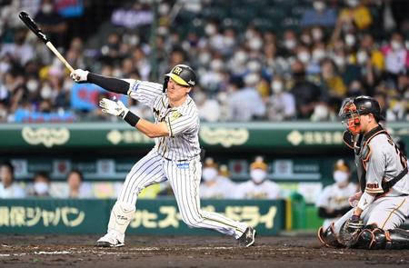 　　２回、空振り三振に倒れる佐藤輝