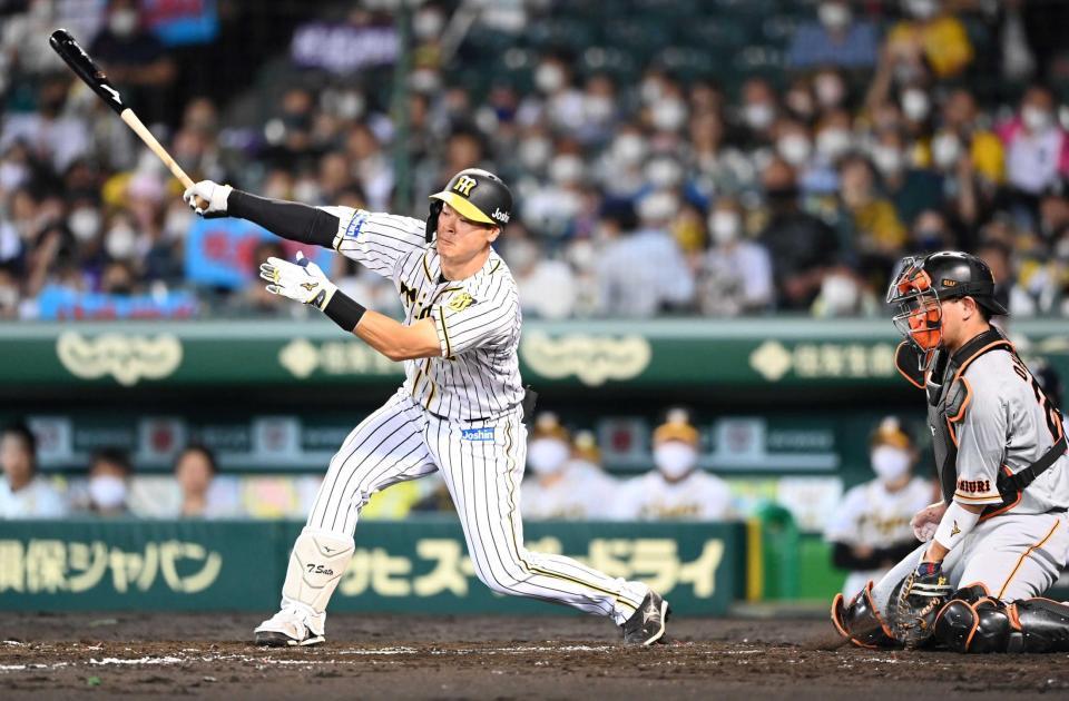 　　２回、空振り三振に倒れる佐藤輝