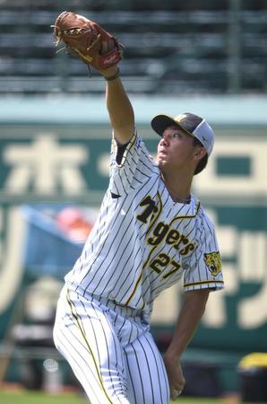 　キャッチボールする伊藤将