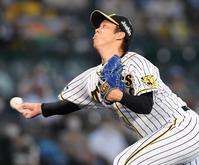 先発し、投げ込む青柳（撮影・田中太一）