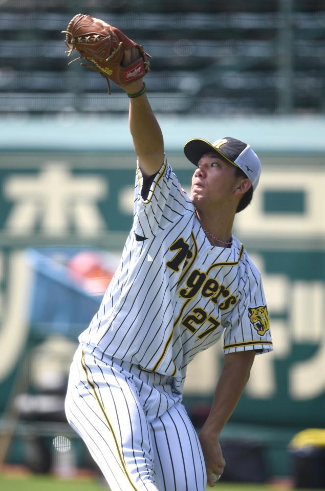 　キャッチボールする伊藤将